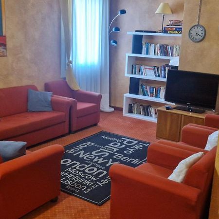 Hotel Marina Torri Del Benaco Ngoại thất bức ảnh
