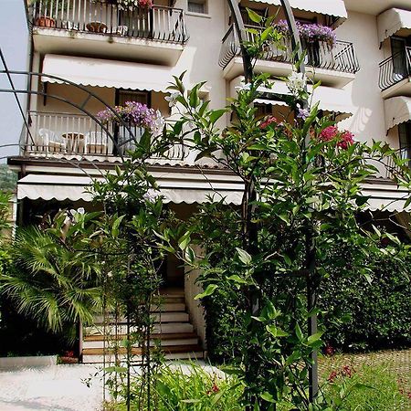 Hotel Marina Torri Del Benaco Ngoại thất bức ảnh