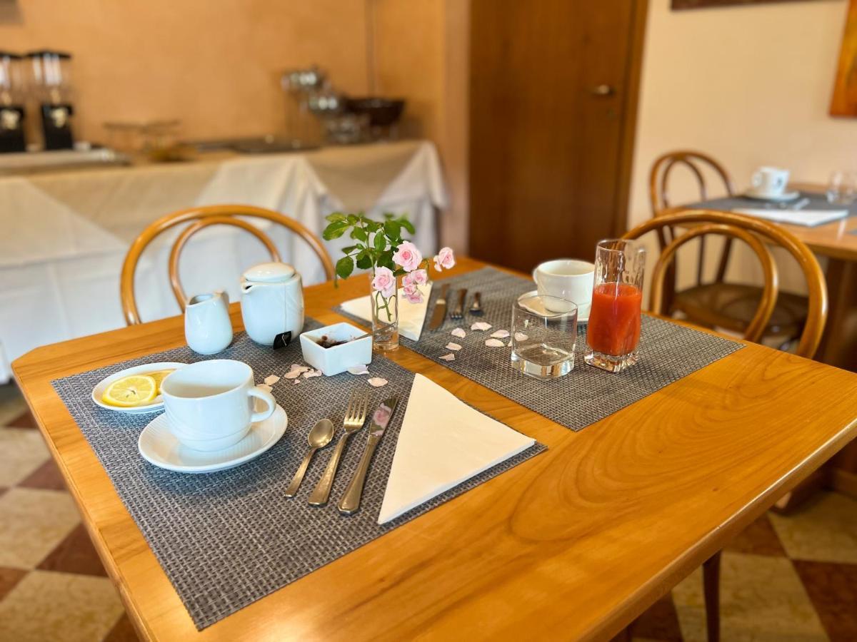 Hotel Marina Torri Del Benaco Ngoại thất bức ảnh
