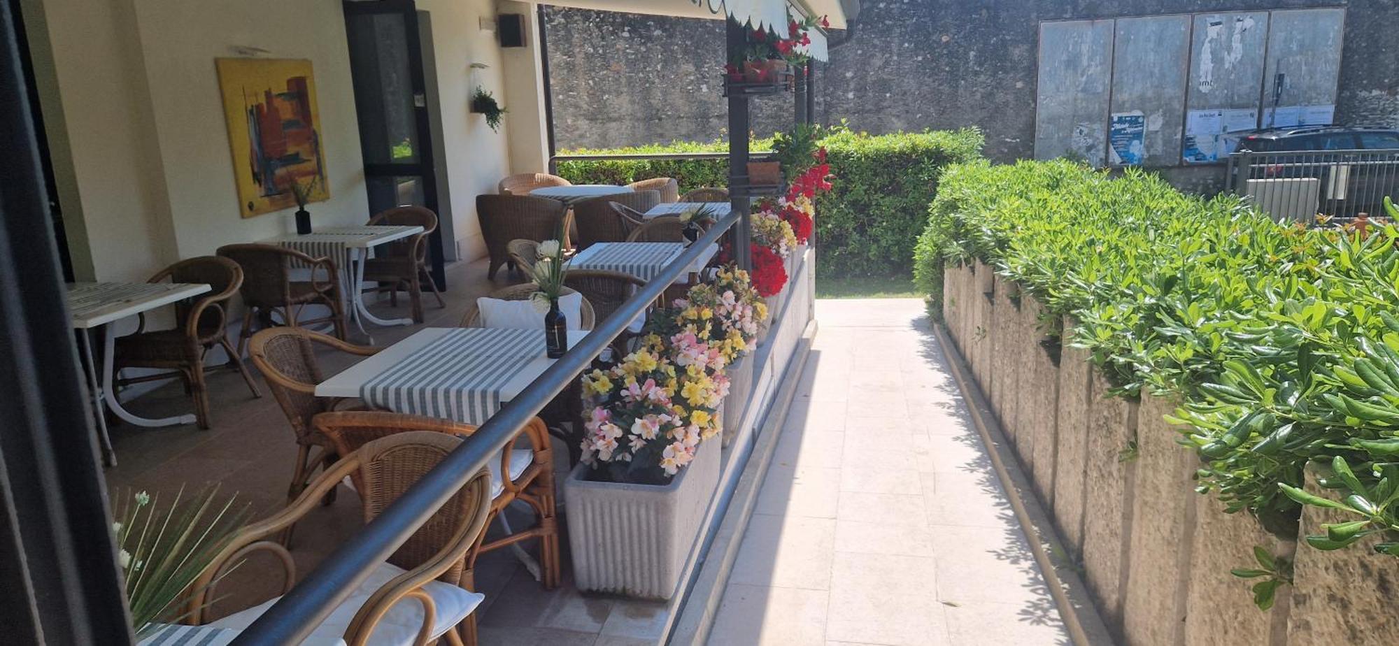Hotel Marina Torri Del Benaco Ngoại thất bức ảnh