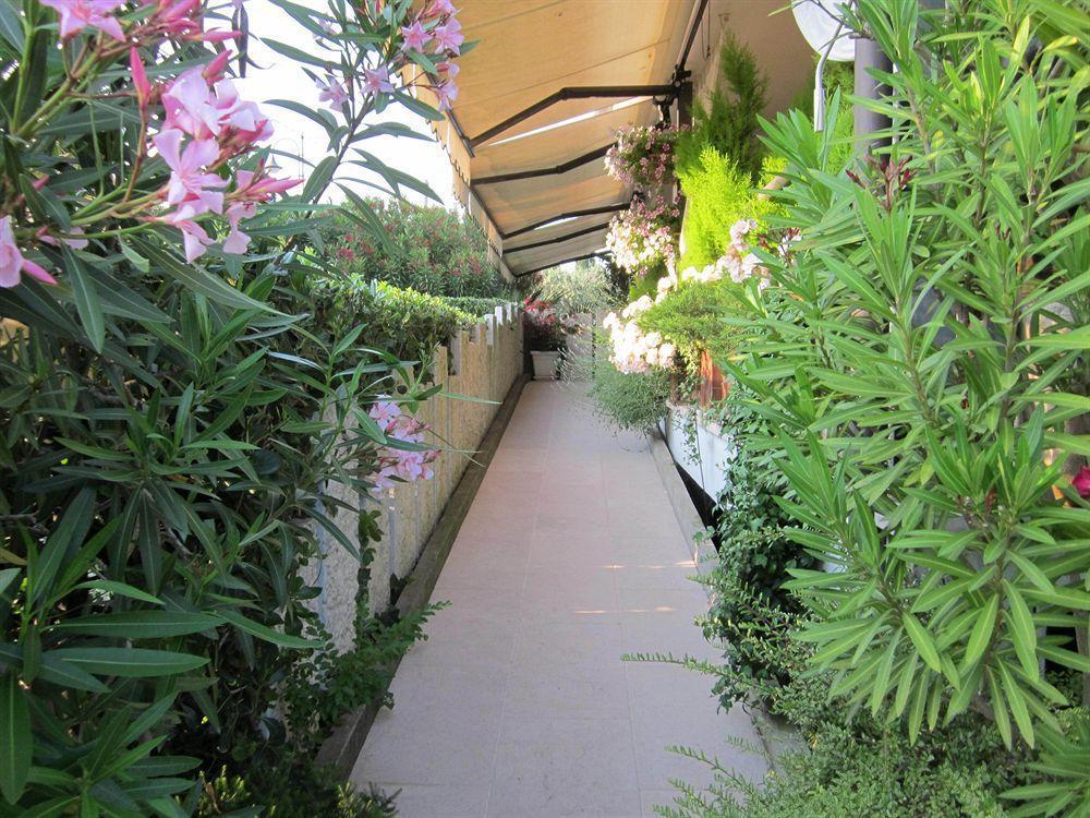 Hotel Marina Torri Del Benaco Ngoại thất bức ảnh