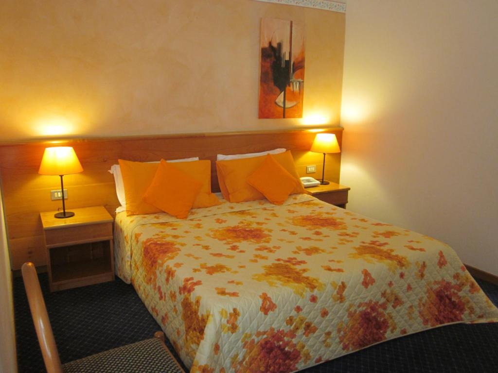Hotel Marina Torri Del Benaco Phòng bức ảnh