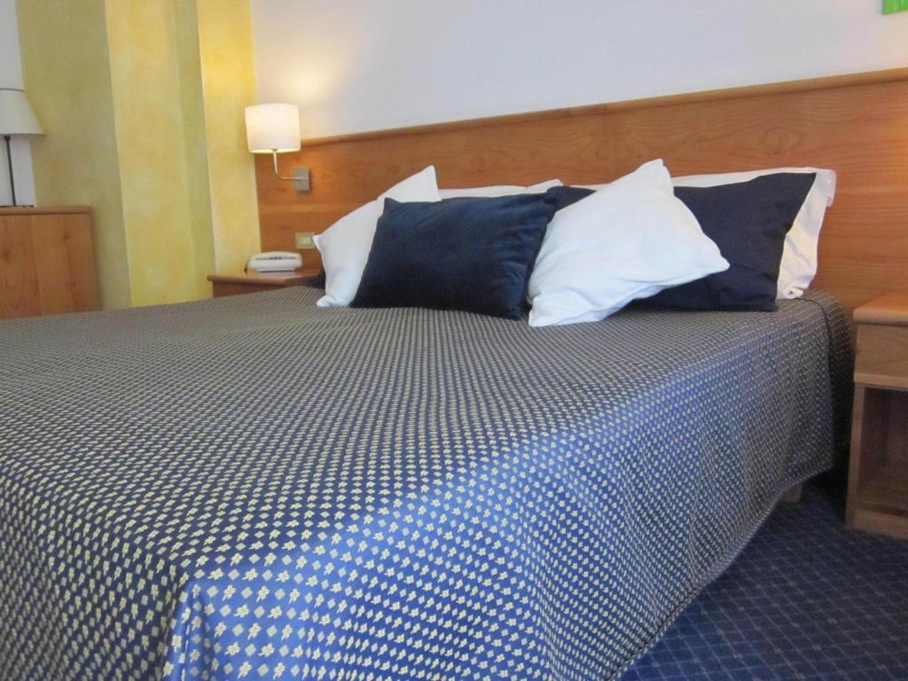 Hotel Marina Torri Del Benaco Phòng bức ảnh