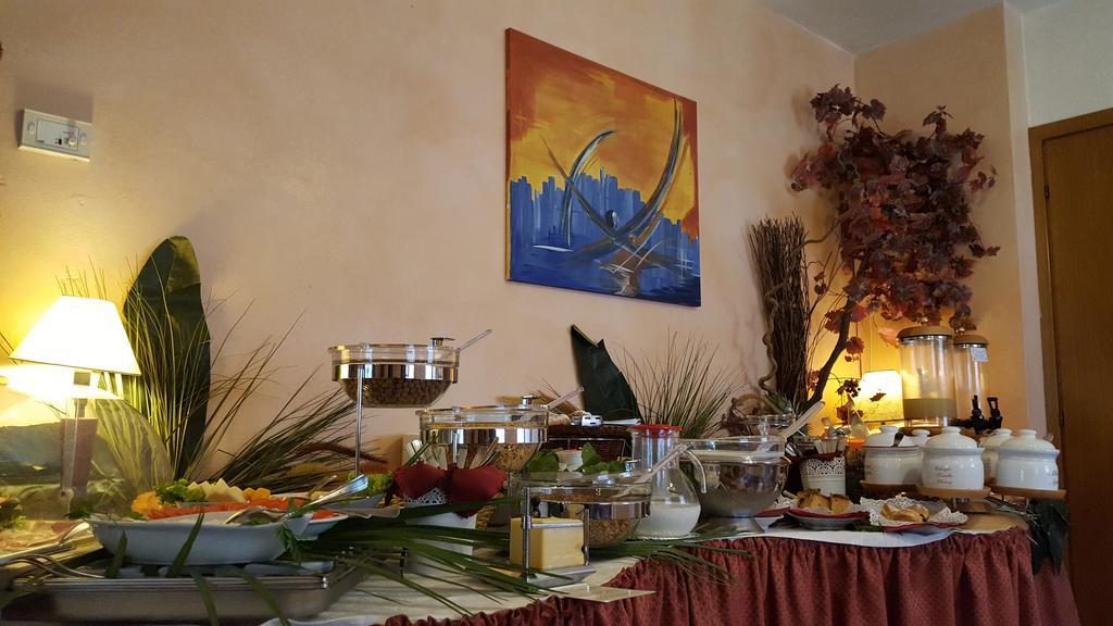 Hotel Marina Torri Del Benaco Ngoại thất bức ảnh