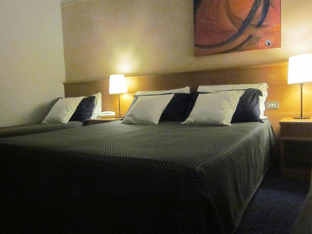 Hotel Marina Torri Del Benaco Ngoại thất bức ảnh