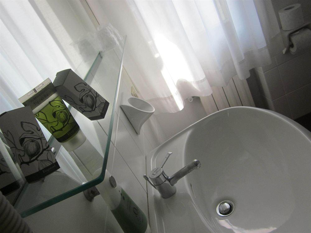Hotel Marina Torri Del Benaco Ngoại thất bức ảnh