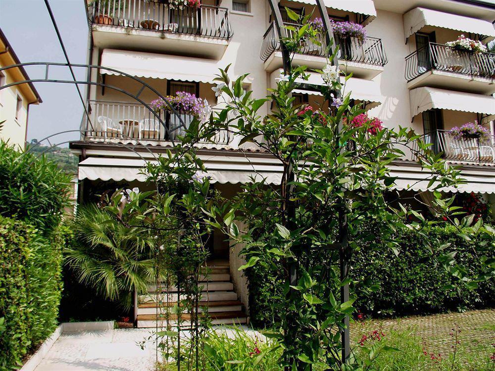 Hotel Marina Torri Del Benaco Ngoại thất bức ảnh